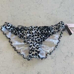 NWT Victorias Secret Leopard Ruffle Cheeky Bikini Bottom L